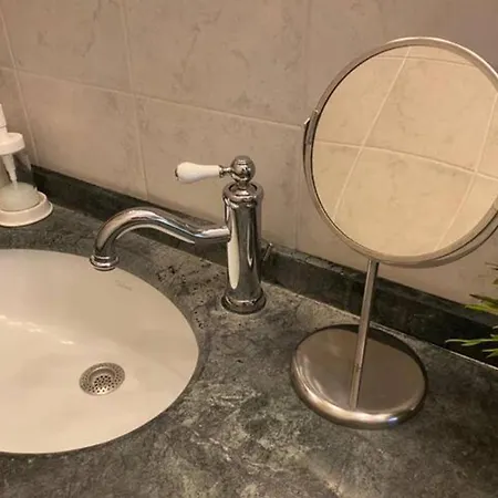 아파트 Comfort Station